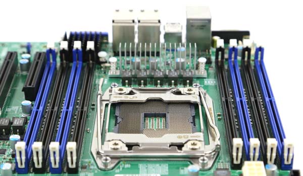 Supermicro X10SRH-CLN4F CPU and Memory