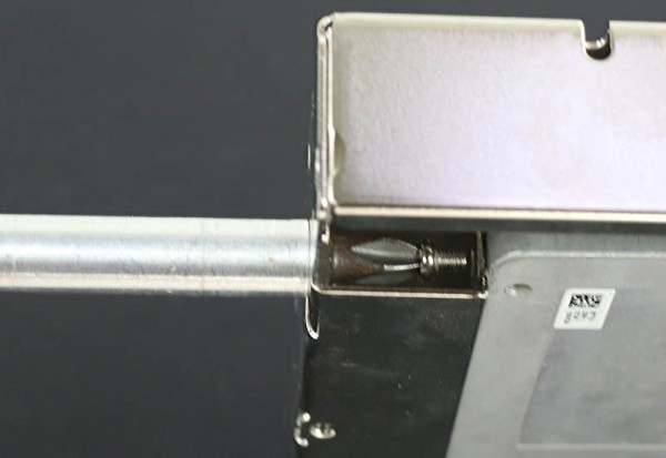 SilverStone SDP09 - screw access