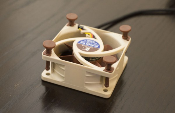 Noctua NF-A6x25 - Rubber fasteners inserted partially