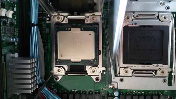SuperServer 8048B-TR4FT - Installing CPU