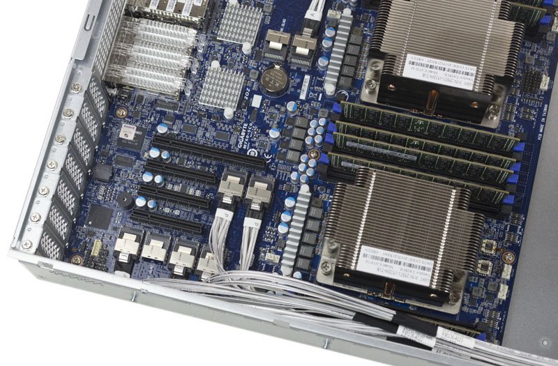 Gigabyte R270-T61 2U PCIe and SFF-8087
