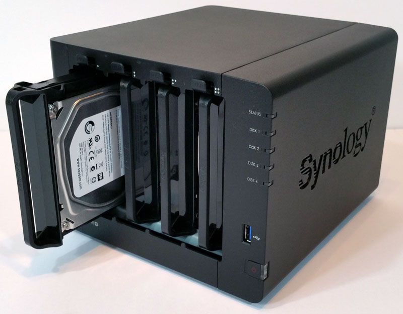 Synology DS916 Inserting Hard Drive