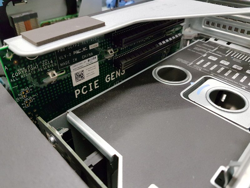 Dell PowerEdge R930 PCIe Expansion Above PSUs Installed Empty