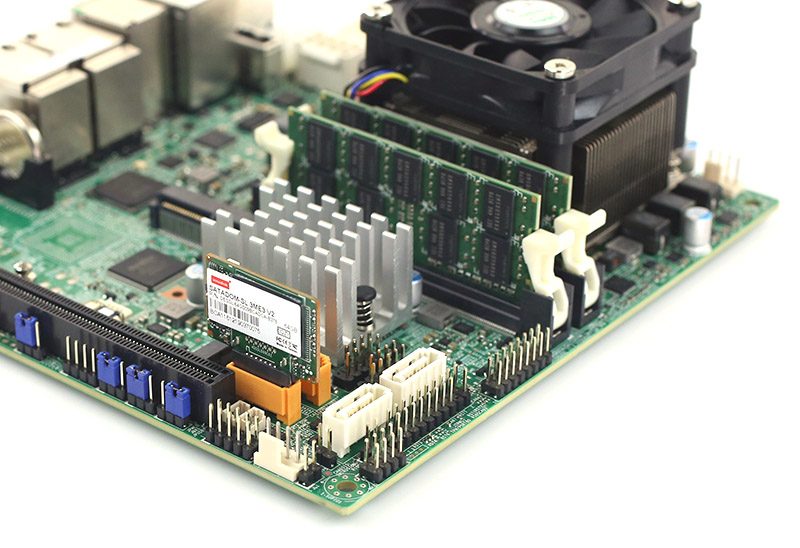 Innodisk SATADOM SL 3ME3 V2 64GB In Supermicro Gold Powered Port