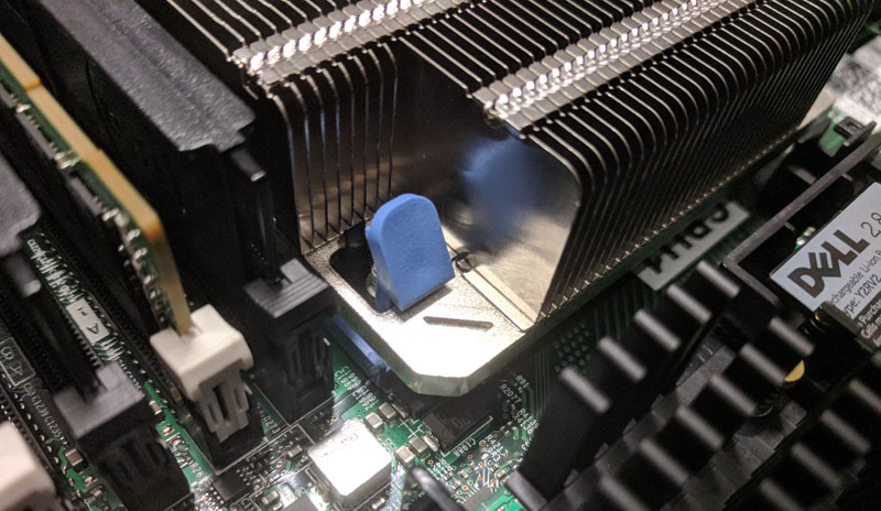 Dell EMC PowerEdge R640 Heatsink Retainer Clip