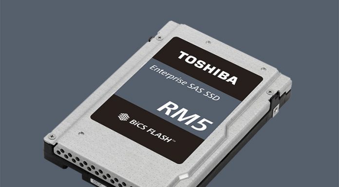 Toshiba Memory RM5 in HPE ProLiant Servers Toshiba RM5 Angle