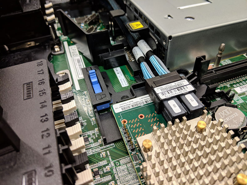 Lenovo ThinkSystem SR650 Cabling From HBA