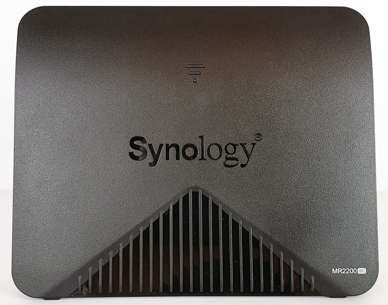 Synology MR2200ac Front