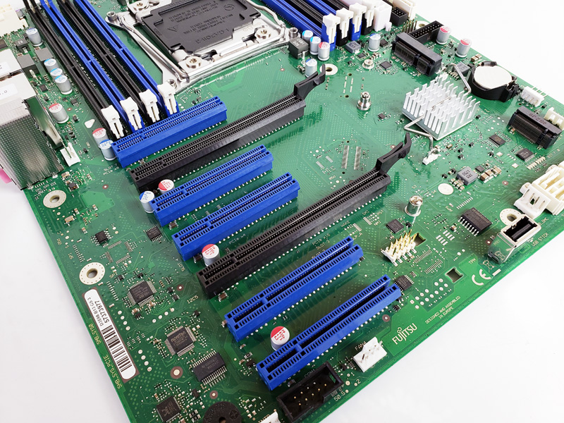 Fujitsu D3598 B13 PCIe Slots