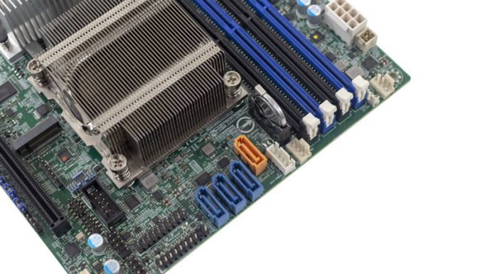 Supermicro M11SDV-8CT-LN4F Review with AMD EPYC 3201 in mITX Supermicro M11SDV 8CT LN4F Storage Power Fan