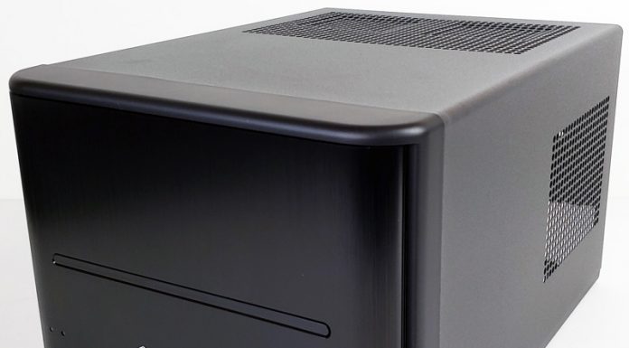 SilverStone CS280 Review and 8-Bay DIY NAS Build SilverStone CS280