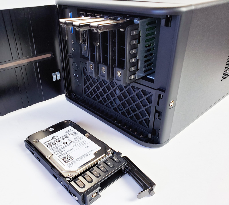 SilverStone CS280 Installing HDD