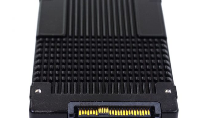 Intel Optane DC P4800X with Memory Drive Technology Discontinued Intel Optane DC P4800X U2 Connector