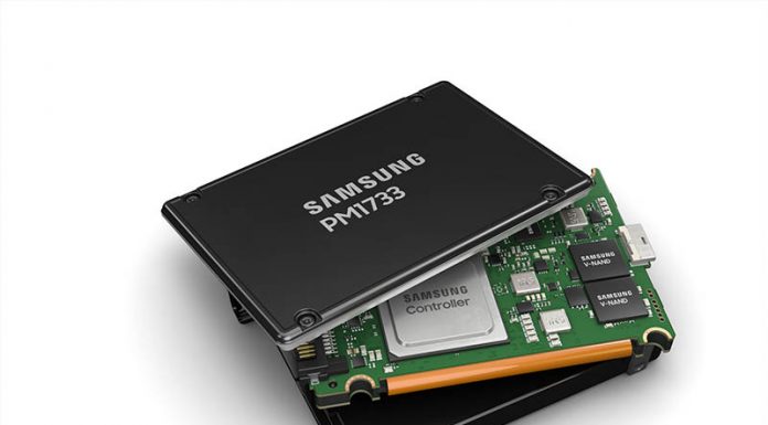 Samsung PM1733 and PM1735 PCIe Gen4 SSDs Samsung PM1733 U.2 SSD Front