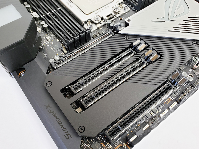 ASUS ROG Zenith II Extreme PCIe Slots