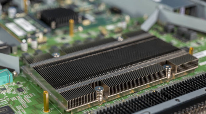 Edgecore AS7712-32X Switch Overview A 32x 100GbE Switch Edgecore AS7712 32X Broadcom BCM56960 Tomahawk 3.2Tbps Chip Heatsink