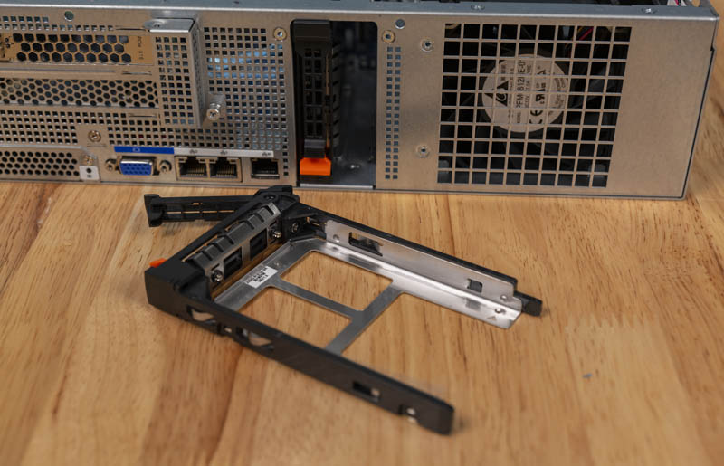 Gigabyte G242 Z10 2x Rear NVMe And Tool Less Tray