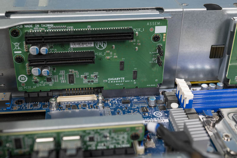Gigabyte G242 Z10 PCIe X16 And X8 Riser