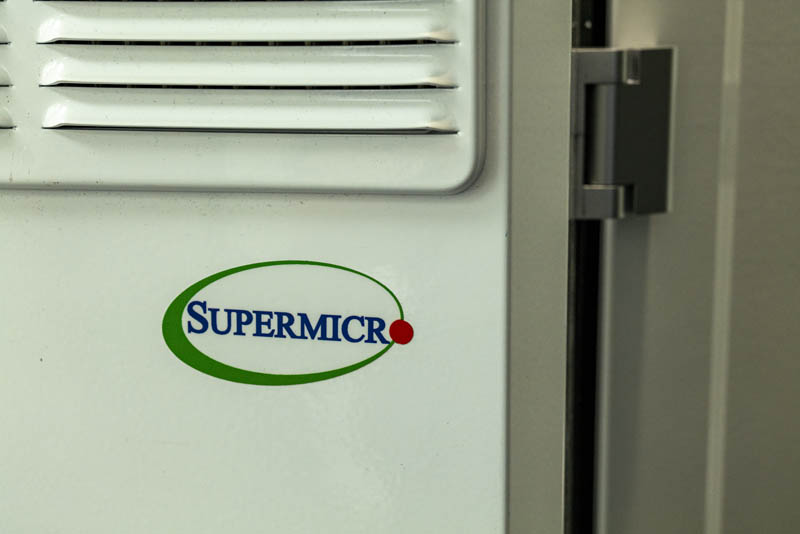 Supermicro Outdoor Edge System Logo Vents Hinge