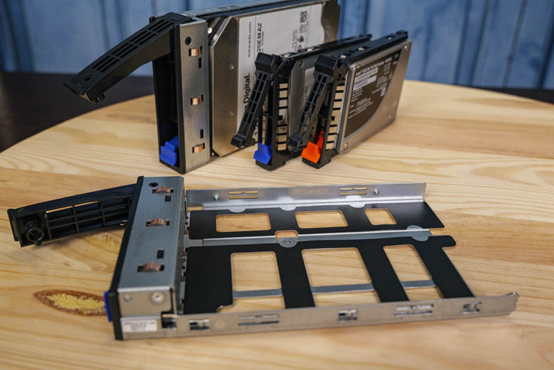 Gigabyte S452 Z30 Tool Less Drive Trays