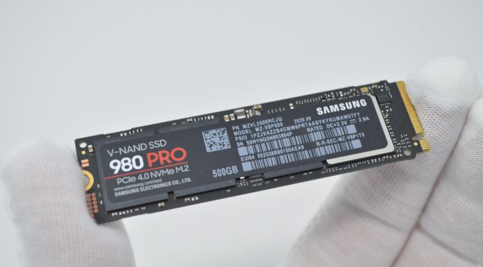 Samsung 980 Pro 500GB PCIe Gen4 NVMe SSD Benchmarks Review Samsung 980 Pro 500GB Held