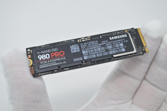 Samsung 980 Pro 500GB Held