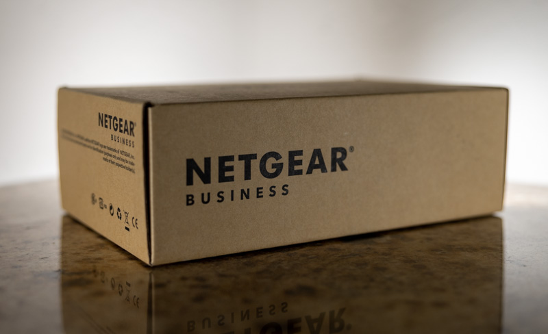 Netgear GS305EP Brown Box