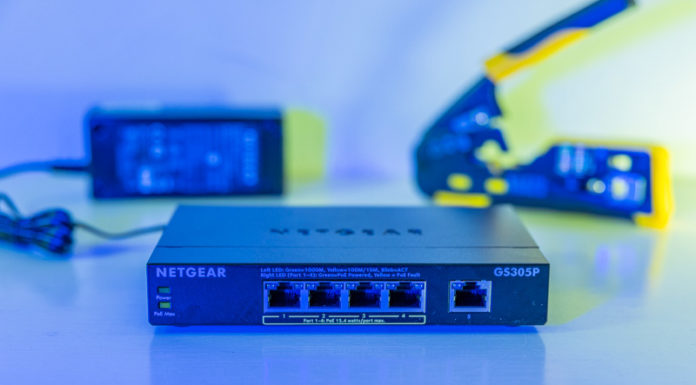 Netgear GS305P 55W 5-port PoE Switch Review Netgear GS305P Cover Blue