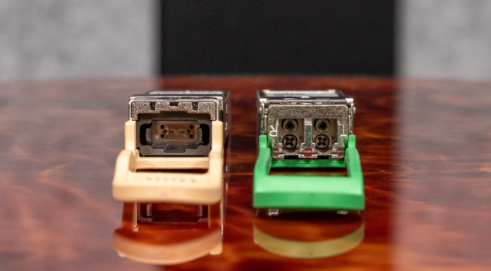 Differences Behind 100GBASE-SR4 and 100GBASE-LR4 Optics 100GBASE SR4 And CWDM4 QSFP28
