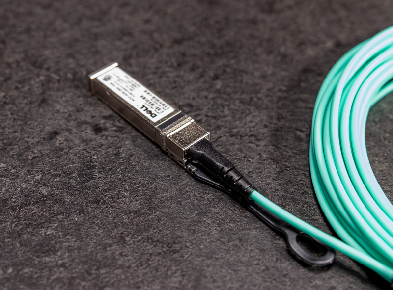 Close SFP28 AOC Active Optical Cable