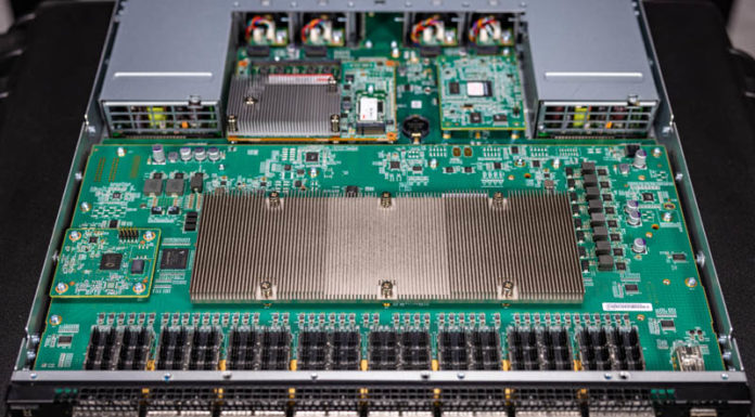 Dell S5232F-ON Hands-on A Vastly Improved 32-port 100GbE Switch Dell EMC Networking S5232F ON Internal View Overhead