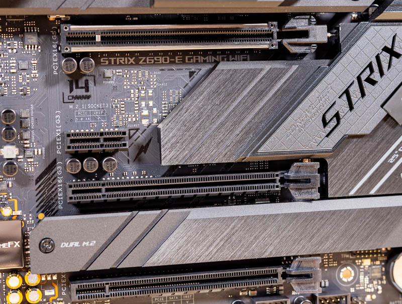 ASUS STRIX Z690 E Gaming WiFi PCIe Slot Labels
