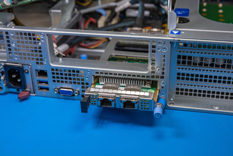 Supermicro Hyper E SYS 220HE FTNR OCP NIC 3.0 Pull Out Of Chassis Directly