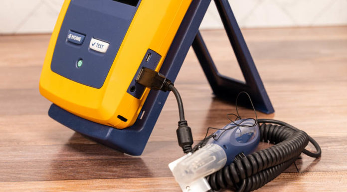Fluke FiberInspector FI-1000 Mini-Review FI-7000 Fluke FiberInspector Pro FI 1000 Camera Covered And Connected 2