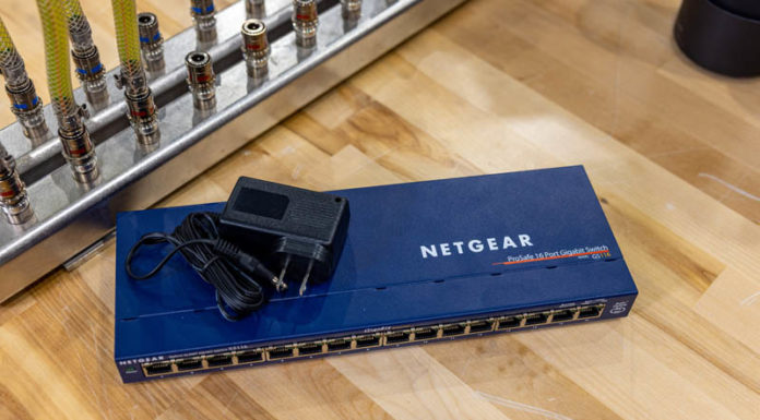 Netgear ProSafe GS116 16-port Switch Review Netgear ProSafe GS116 Switch Top Down Cover