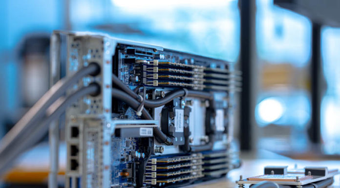 How Liquid Cooling Servers Works with Gigabyte and CoolIT Gigabyte H262 ZL0 Node Next To PCL 2
