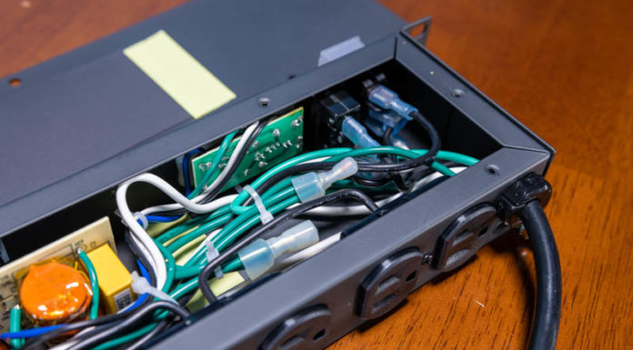 Tripp-Lite ISOBAR12ULTRA Quick Look 1U Surge Protector PDU Tripp Lite ISOBAR12ULTRA Internal 1