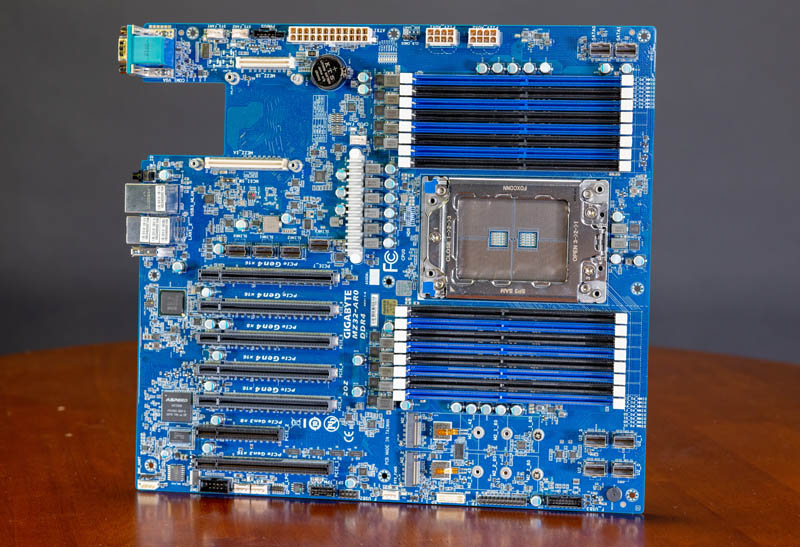 Gigabyte MZ32 AR0 AMD EPYC Motherboard M.2 And SlimLine From Corner