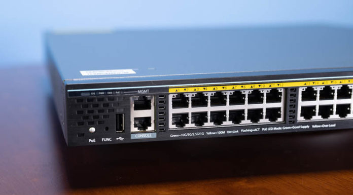 FS S5860-24XB-U Multi-Gigabit 740W PoE Switch Review with 25GbE FS S5860 24XB U Switch Management And Console Side