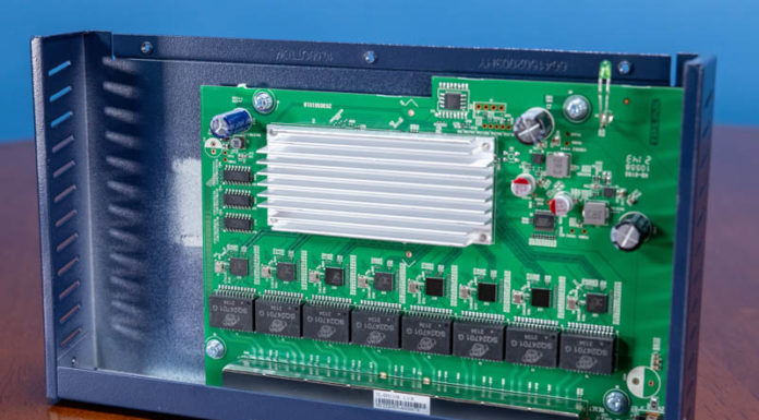 Cheapest 2.5GbE 8-port Switch TP-Link TL-SH1008 Review TP Link TL SH1008 Inernal Angle