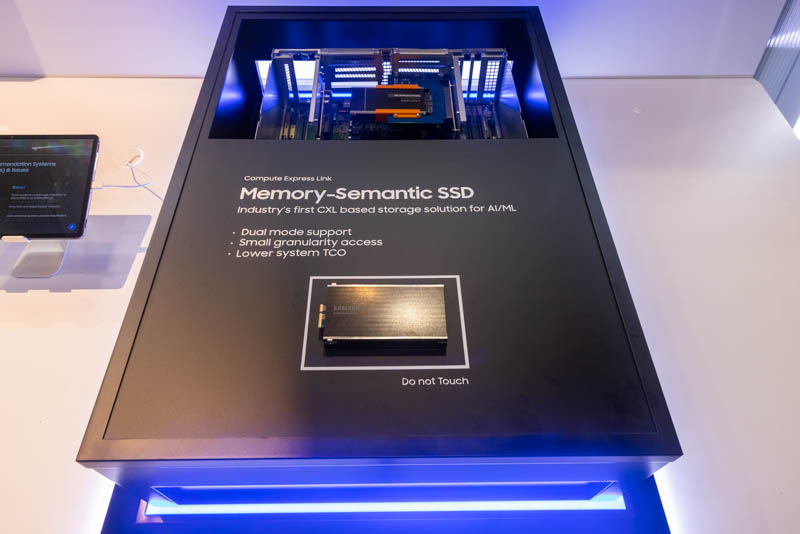 Samsung Memory Semantic SSD FMS 2022 Display 1