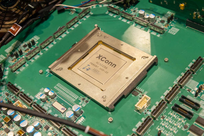 El chip del interruptor XConn XC50256 CXL 2.0 está conectado y funcionando en FMS 2023