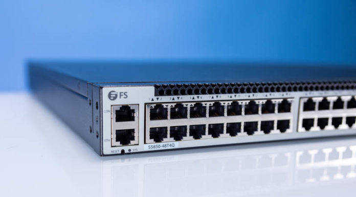 FS S5850-48T4Q 48-port 10Gbase-T Switch for 10Gbe and 40GbE Networks FS S5850 48T4Q Front Com And Management