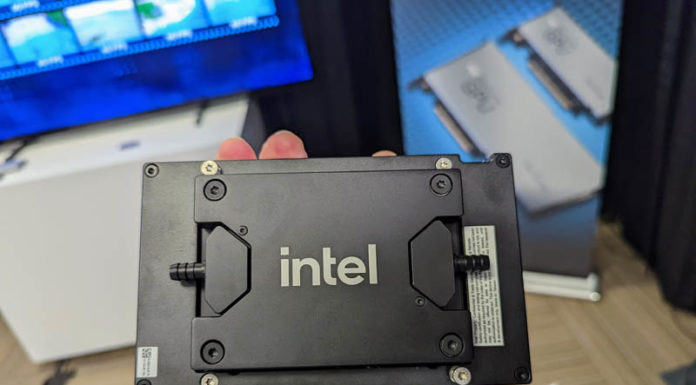 Intel Ponte Vecchio Liquid Cooled OAM Package at Innovation 2022 Intel Ponte Vecchio Liquid Cooled Package In Hand Innovation 2022