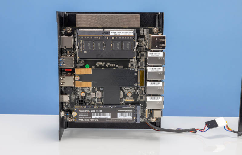 AliExpress CW56 58 AMD Ryzen 7 5825U 4x I226 V interno konfiguriran