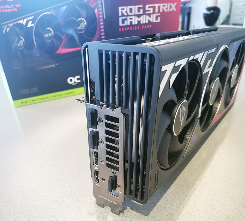 ASUS ROG Strix 4090 OC Outputs