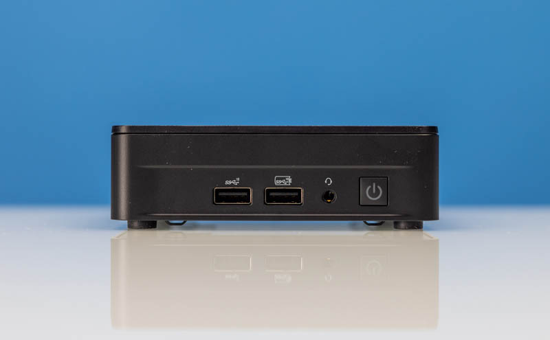 Intel NUC 12 Pro Wall St Canyon NUC12WSKi7 Front