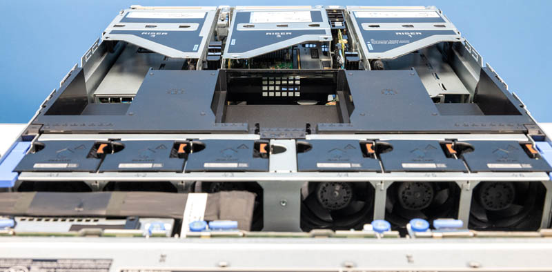 Dell PowerEdge R760 Fans To Air Shrouds Or Airflow Guides