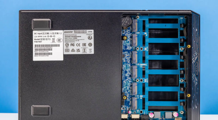 A Quick Look at the Asustor Flashstor 6 FS6706T NAS Asustor FS6706T 6x M.2 SSD Hatch