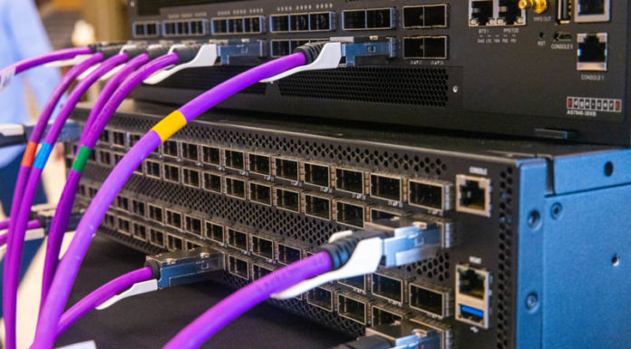 EdgeCore DCS520 AS9736-64D 64x 400GbE Switch at OCP Regional Summit 2023 Prague EdgeCore AS9736 64D Switch At OCP Regional Summit 2023 Prague 3